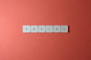 Utilisation des réseaux sociaux pour partager du contenu lifestyle moderne et interactif
