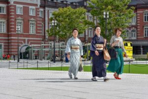 Médias lifestyle au Japon mettant en avant la mode urbaine, la culture contemporaine et les nouvelles tendances créatives.